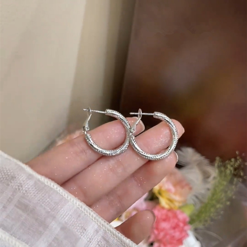 Náušnice: kovové, geometrický tvar, elektroplating, ľahká luxusná elegancia pre ženy (Náušnice • Kov • Geometrický tvar • Elektroplating • Ľahká luxus)