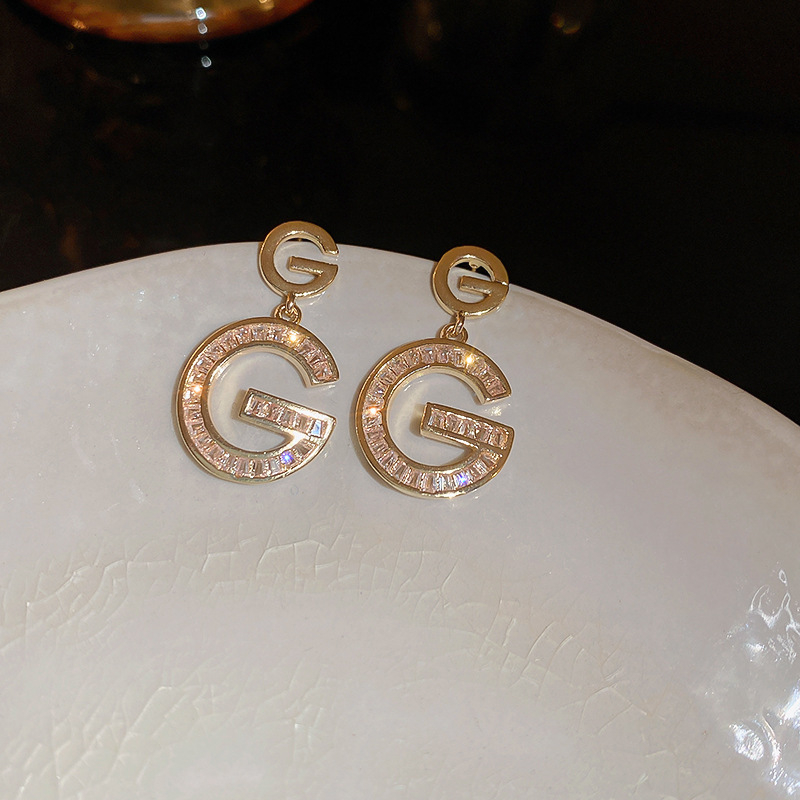 Meďové náušnice so zirkónovou vložkou, dvojité písmeno G, štýl Fresh and Sweet, pre ženy