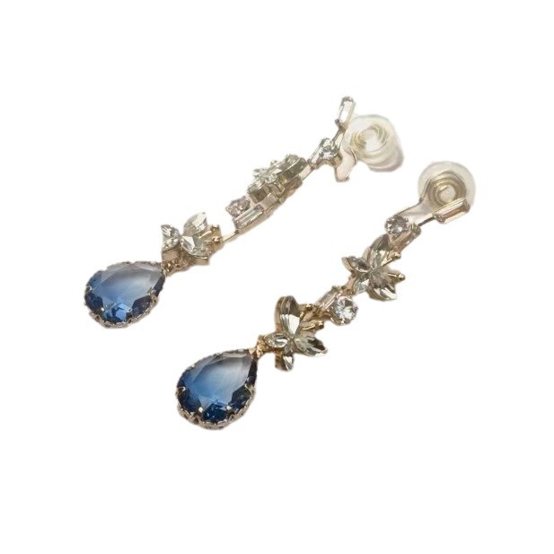 Náušnice kapkovitého tvaru s motívom motýľa, krištáľové kamene, elektroplatinované povrchové úpravy