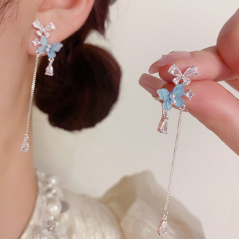 Обеци - мед, форма: животно/зодия, прост стил, за жени, лято 2025