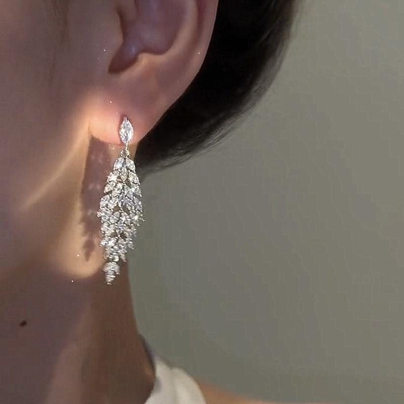 Cercei din cupru cu pietre montate, stil diamant, cu ciucuri lungi, pentru femei
