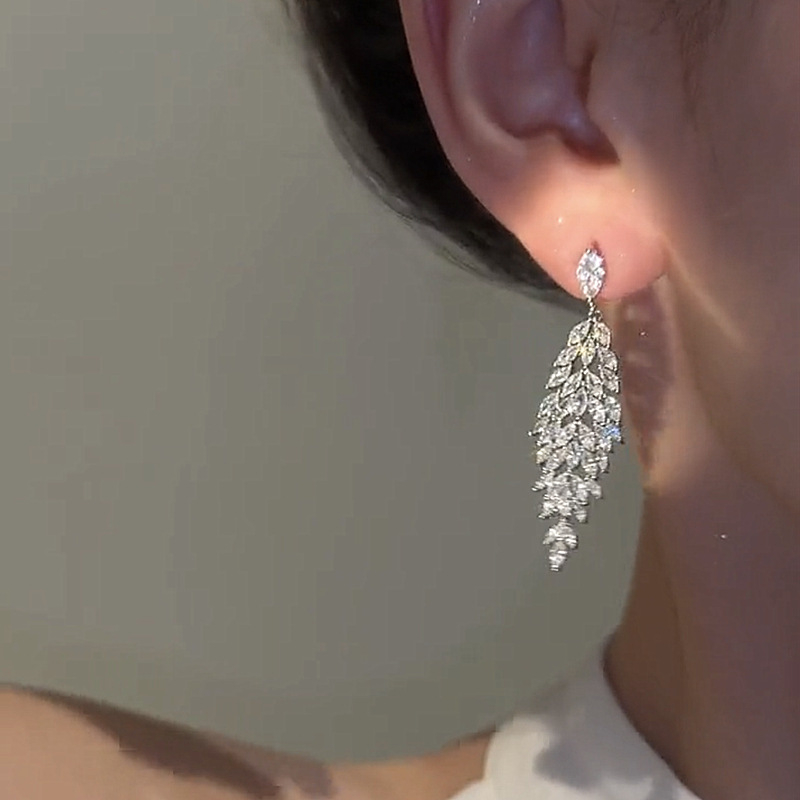 Cercei din cupru cu pietre montate, stil diamant, cu ciucuri lungi, pentru femei