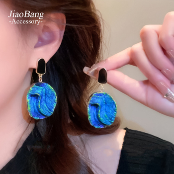 Geometrické náušnice z akrylu od značky Jiao bang, ražený povrch (Materiál: akryl; Štýl: Geometrický; Spracovanie: razenie; Značka: Jiao bang) jar 2025 premiéra