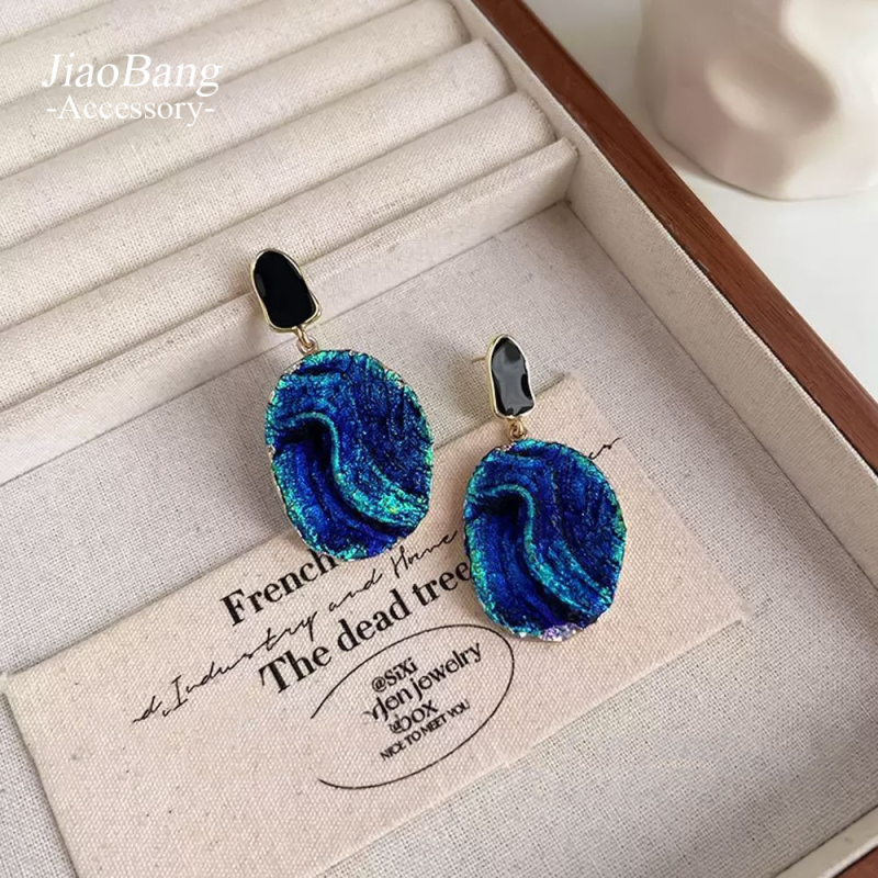 Geometrické náušnice z akrylu od značky Jiao bang, ražený povrch (Materiál: akryl; Štýl: Geometrický; Spracovanie: razenie; Značka: Jiao bang) jar 2025 premiéra