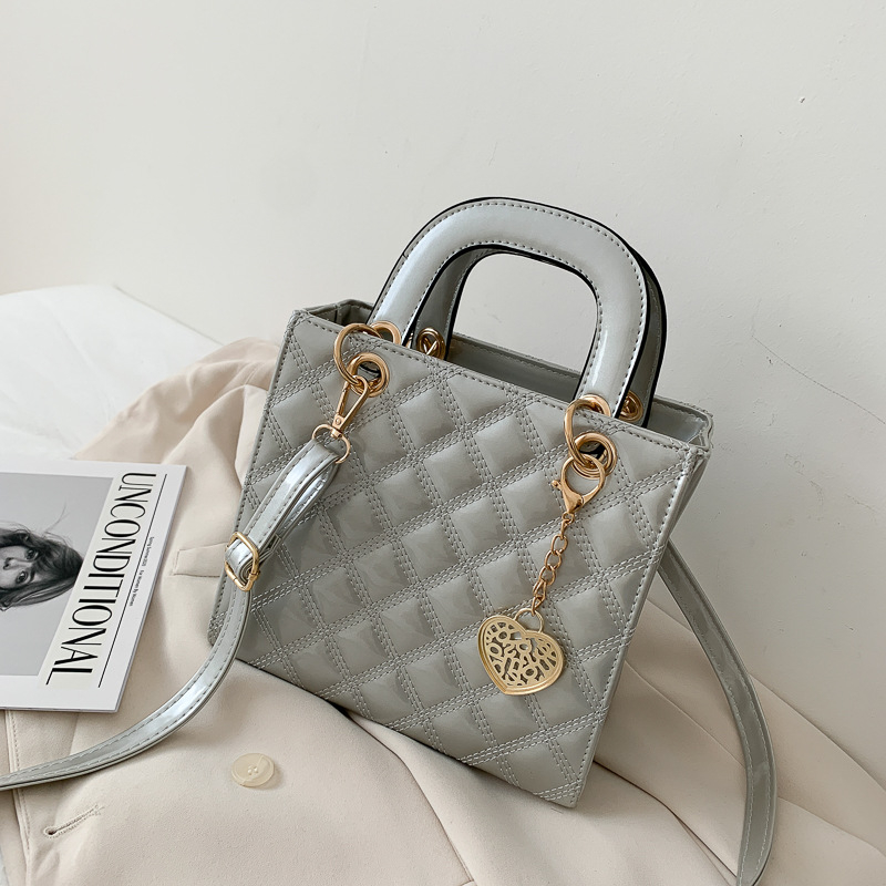 Dámska PU kabelka na rameno, diamantové prešívanie, vertikálny štvorcový tvar, zapínanie na zips, vnútorné vrecká (s uzáverom na zips, na telefón, na ID) - jednoručný ramenný popruh