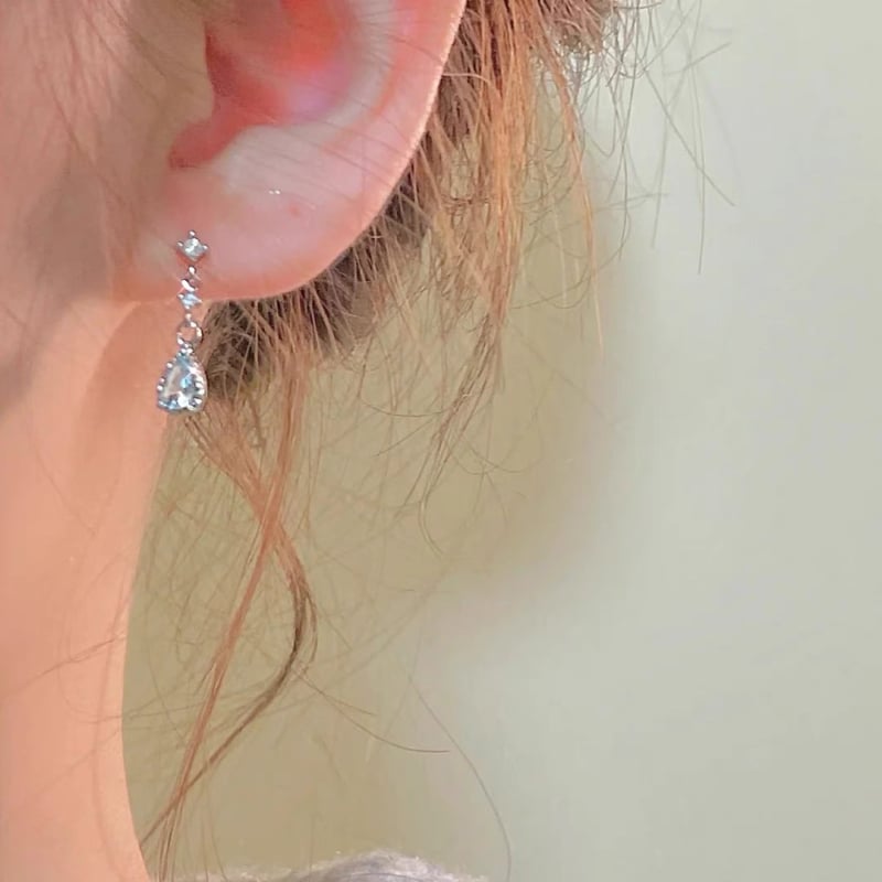 Visiace náušnice z medi, kapkovitý tvar, zirónové kamene, ins štýl (Materiál: meď; Tvar: kapkovitý; Technika: zirón; Štýl: ins)