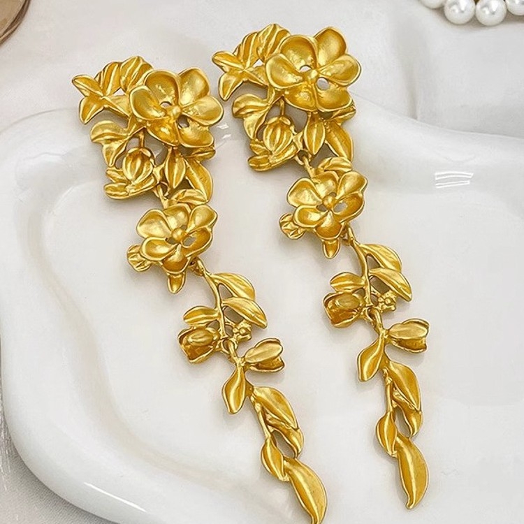 Náušnice s kvetinovým strapcom z meďe, elektroplatovanie, nehrdzavejúca oceľ, štýl ľahkého luxusu