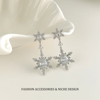 Náušnice s kvetinovým tvarom zo zirkónu, ušné štuplíky zo striebra 925, vianočný štýl (Materiál: Zirkón; Tvar: Kvet; Ušné štuplíky: Striebro 925; Štýl: Vianočný)