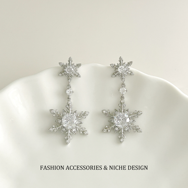 Náušnice s kvetinovým tvarom zo zirkónu, ušné štuplíky zo striebra 925, vianočný štýl (Materiál: Zirkón; Tvar: Kvet; Ušné štuplíky: Striebro 925; Štýl: Vianočný)