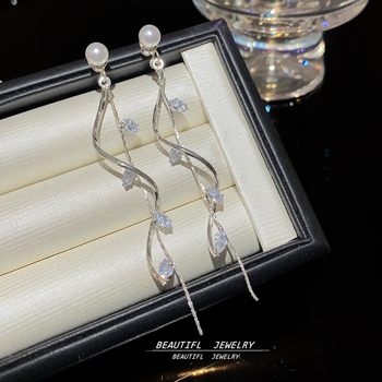 Kvetinové náušnice s cirkónom – meďová základňa, 925 strieborné tyčinky, víla štýl, jeseň 2025