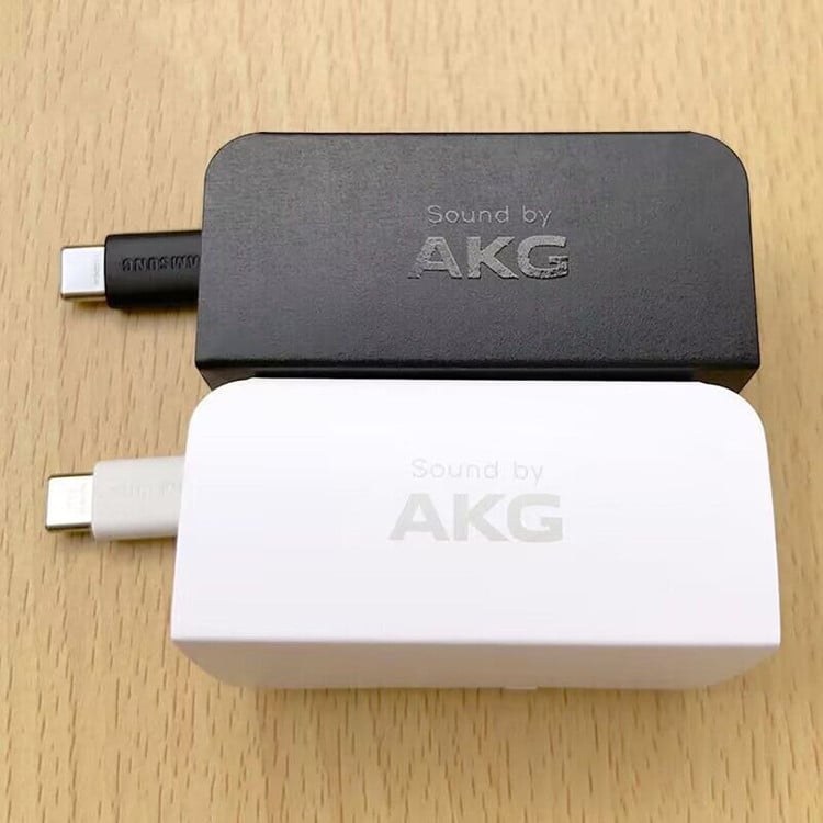 Vezetékes in-ear fülhallgató Samsung S22-hez – AKG eredeti, kompatibilis S20/S21, érzékenység 135 dB, kábelhossz 120 cm