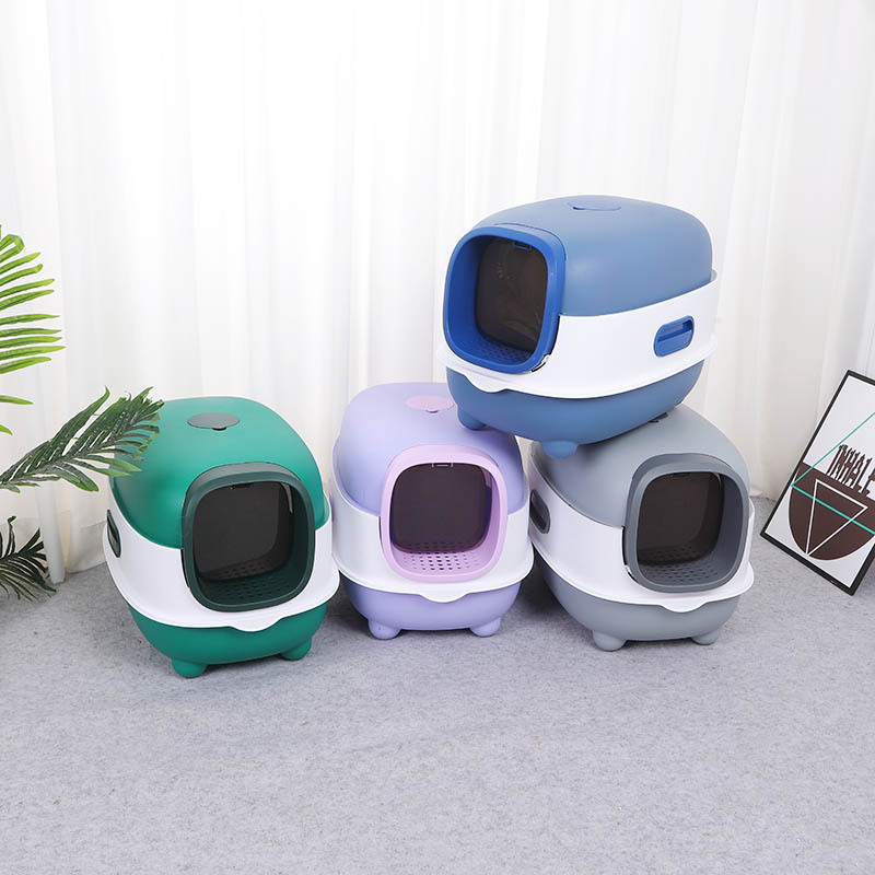 Teljesen zárt, nagy méretű macskaalomtálca anti-fröccsenés elleni kialakítással, levehető, automata szagtalanítással és UV sterilizálással.