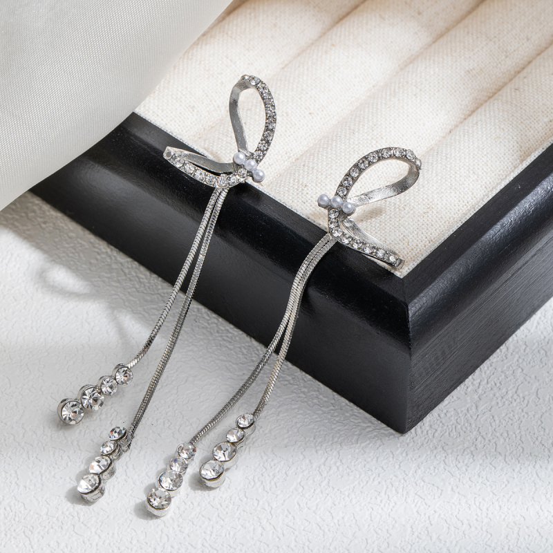 Cercei Mou Doudou din aliaj de zinc – funda franțuzească cu ciucuri, design geometric lung, încrustații