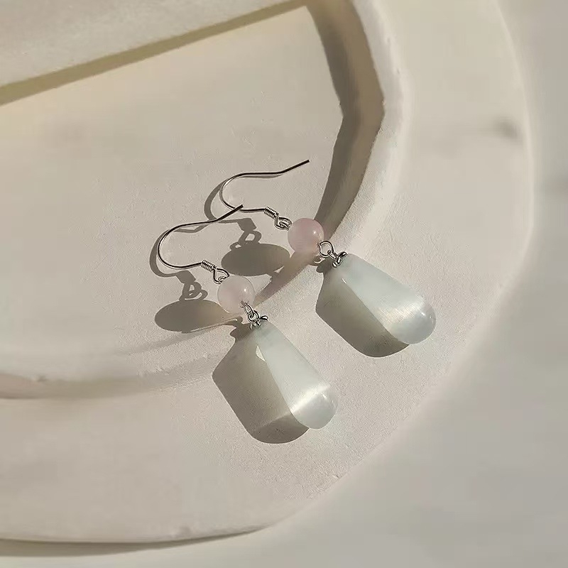 Cercei cu piatră ochi de pisică, știfturi din argint 925, bază din cupru placată cu argint, placare electrolitică, stil feminin lux lejer
