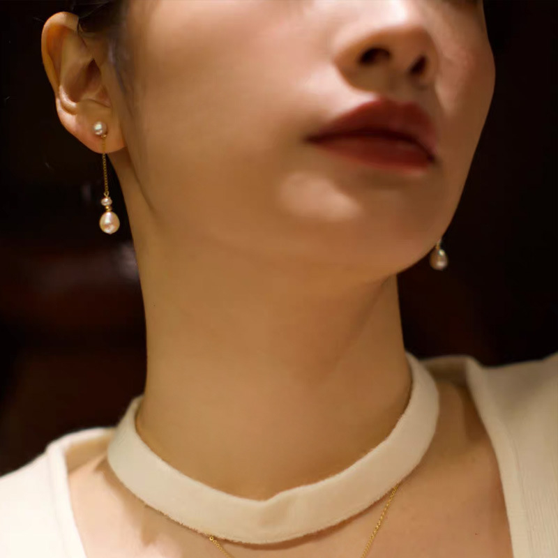 Édesvízi gyöngy fülbevalók, csepp alakú, 14K aranyozott fülcsapokkal, könnyed luxus stílus, ősze 2025