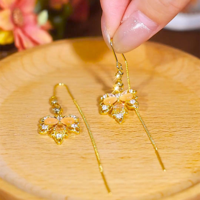 Fülbevalók macskaszem kővel, juharlevél mintázatú hosszú füzőkkel, szintetikus cirkónium, japán-koreai stílus