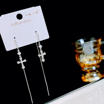 Kanamina fülbevalók: hosszú bojtos keresztes, micro pavé cirkóniával, réz anyag, geometriai design (kód: 2025043002 · Márka Kanamina)