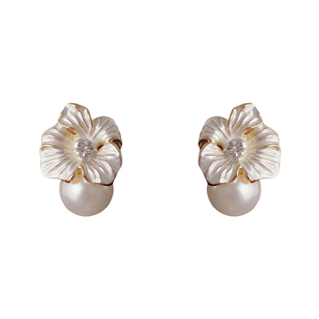 Fülbevaló virág alakú réz anyaggal, valódi aranyozással, könnyed luxus stílusban, nőknek