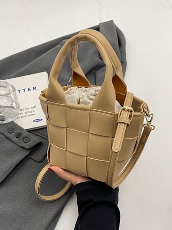 Geantă bucket din piele PU cu textură țesută, deschidere deschisă, formă orizontală pătrată, buzunar intern