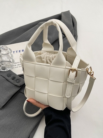 Geantă bucket din piele PU cu textură țesută, deschidere deschisă, formă orizontală pătrată, buzunar intern