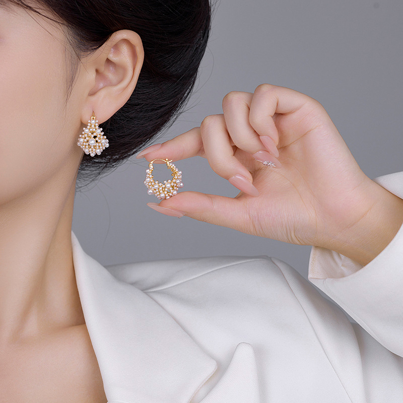 Cercei din cupru, geometrici, cu încrustații de perle, în stil lux discret