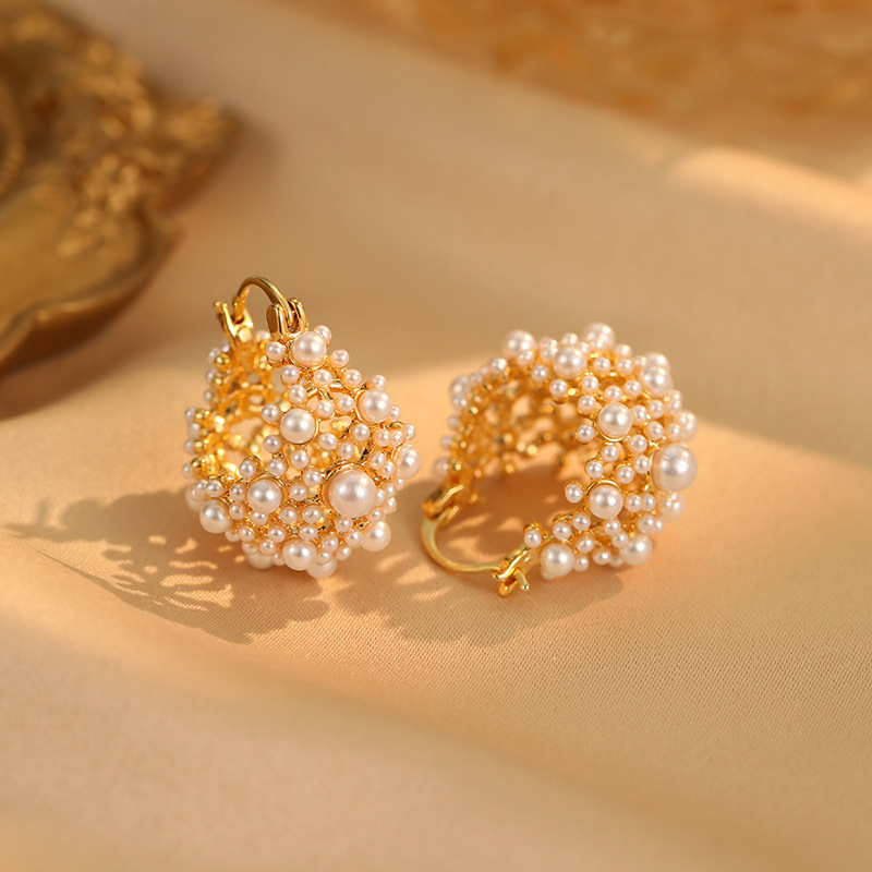 Cercei din cupru, geometrici, cu încrustații de perle, în stil lux discret