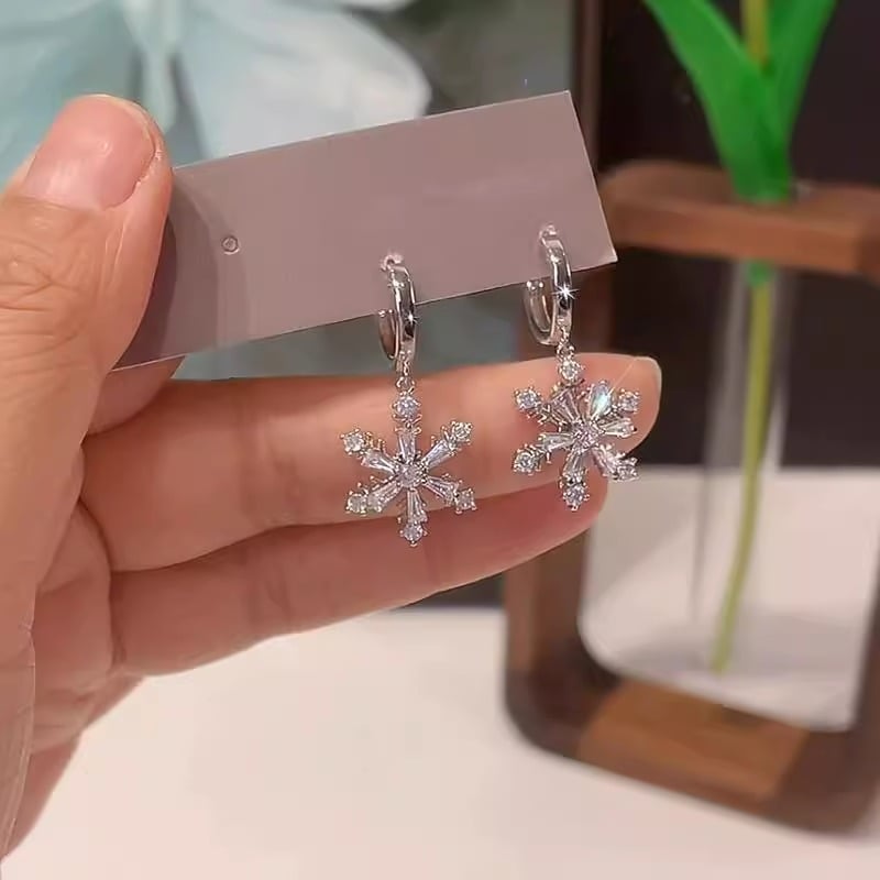 Cercei din cupru cu zirconiu – fulg de zăpadă rotativ, stil floare, iarnă 2024