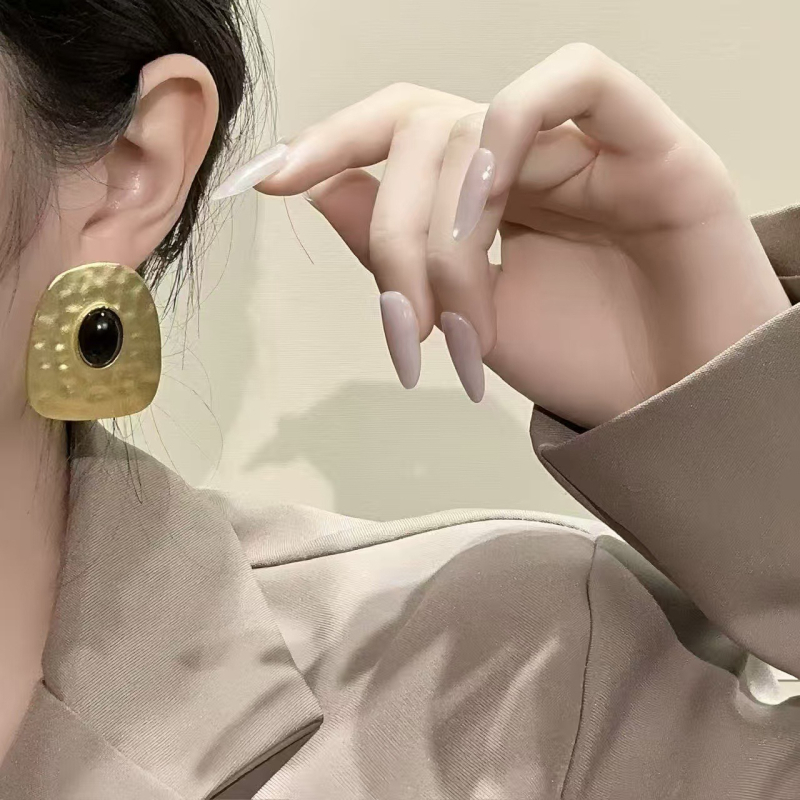 Fülbevalók – Geometriai alakzat, szabálytalan ovális dizájn, ötvözet, elektroplakálás, 925-ös ezüst tűk, könnyű luxus stílus