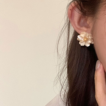 RONERAI fém fülbevalók camellia motívummal, elektroplatírozott felülettel, francia vintage-stílusú nőknek