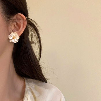 RONERAI fém fülbevalók camellia motívummal, elektroplatírozott felülettel, francia vintage-stílusú nőknek