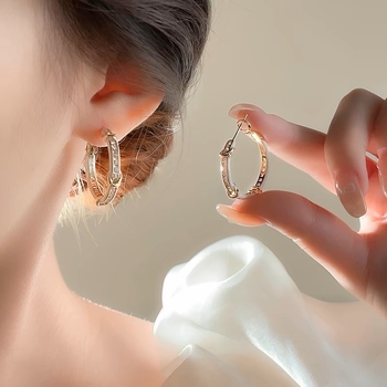 Naušnice Kaitin Jewelry s geometrijskim dizajnom i cirkonima, legura, luksuzni modni dodatak za žene