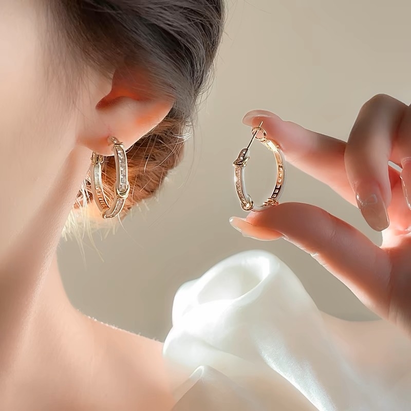 Naušnice Kaitin Jewelry s geometrijskim dizajnom i cirkonima, legura, luksuzni modni dodatak za žene