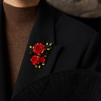 Broșă în stil chinezesc, lucrată manual, cinnabar, design original, formă de floare