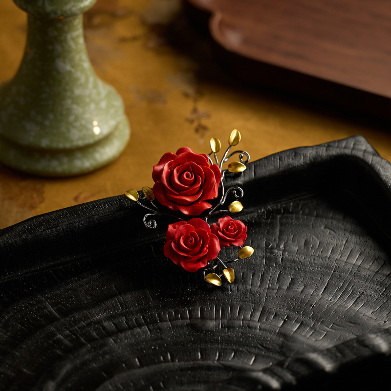 Broșă în stil chinezesc, lucrată manual, cinnabar, design original, formă de floare