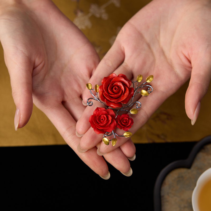 Broșă în stil chinezesc, lucrată manual, cinnabar, design original, formă de floare