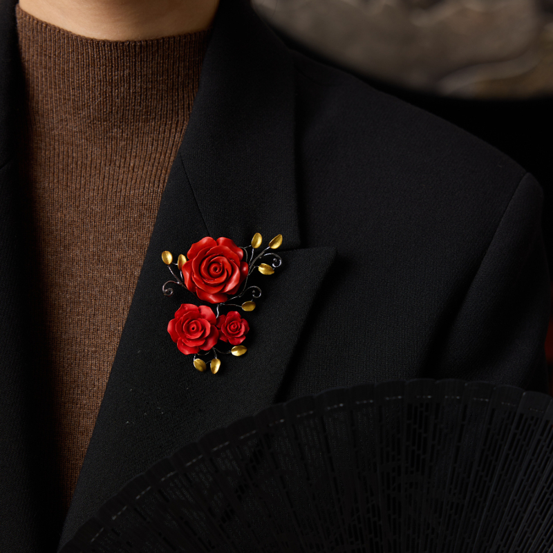 Broșă în stil chinezesc, lucrată manual, cinnabar, design original, formă de floare