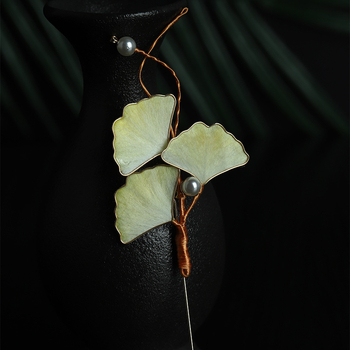 Broșă: Frunză de Ginkgo, floare de catifea, lucrată manual, inspirată din patrimoniul cultural imaterial, stil feminin antic, decorativ din aliaj