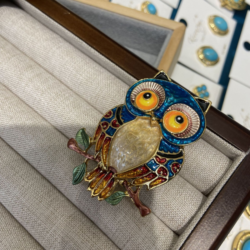 Broșă bufniță din cupru, placare electrolitică, stil geometric medieval, accesoriu decorativ, cadou