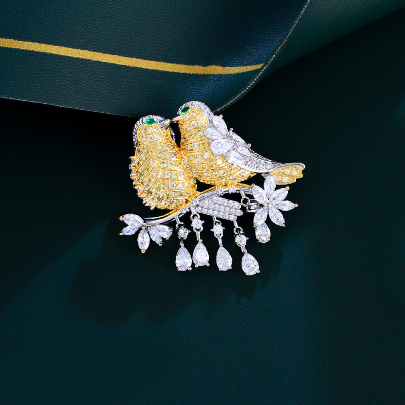 Broșă din cupru cu zircon micro-incrustat — stil coreean, motiv pasăre, finisaj electroplatinat