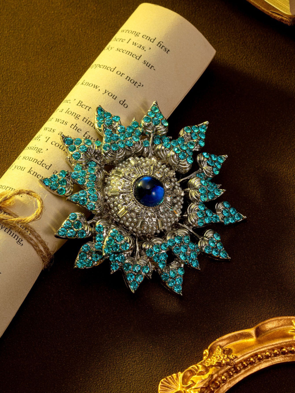 Broșă cu floare, stil vintage, aliaj, cu diamante montate, formă de floare și frunze, Primăvara 2024