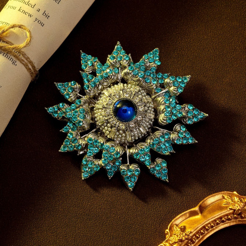 Broșă cu floare, stil vintage, aliaj, cu diamante montate, formă de floare și frunze, Primăvara 2024