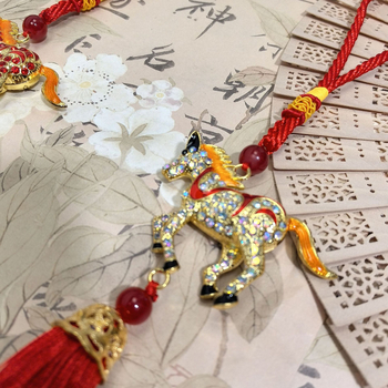 Autódísz — Brilliant, ötvözet, Ló éve tassel és kristályos medál, kínai hagyományos stílus, belső dekoráció (visszapillantó tükör)