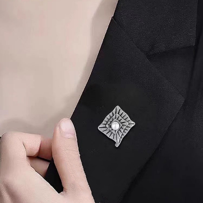 Broșă din cupru, zirconiu micro-incrustat, design pătrat-labirint, perlă de apă dulce