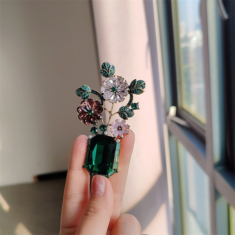 Virág alakú bross retro francia stílusban, ötvözet, elektroplating, díszítő kiegészítő, 2023 tél