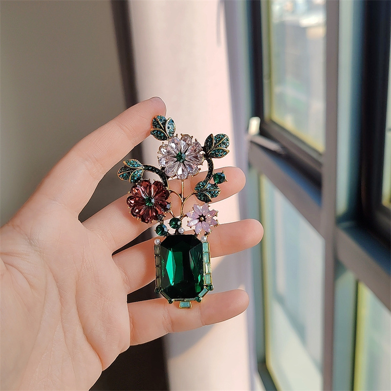 Virág alakú bross retro francia stílusban, ötvözet, elektroplating, díszítő kiegészítő, 2023 tél