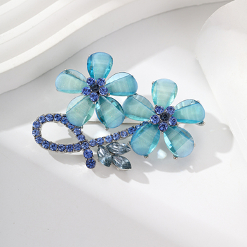 Broșă – Yini Jewelry, aliaj de zinc, corsaj vegetal, formă de animal, prelucrare cu diamant