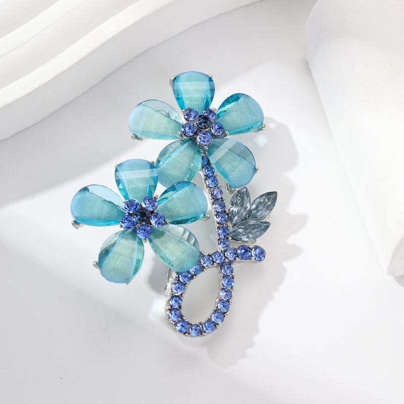 Broșă – Yini Jewelry, aliaj de zinc, corsaj vegetal, formă de animal, prelucrare cu diamant