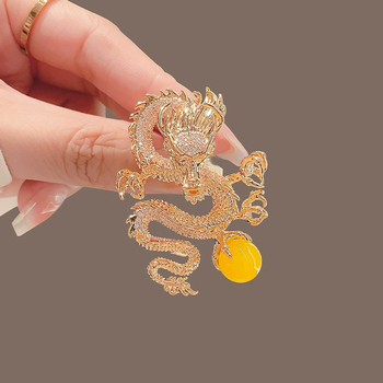 Broșă dragon-zodie – aliaj, placare aurie, cristale, stil chinezesc