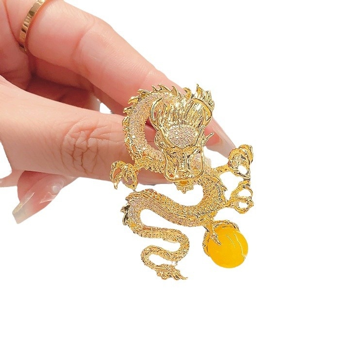Broșă dragon-zodie – aliaj, placare aurie, cristale, stil chinezesc