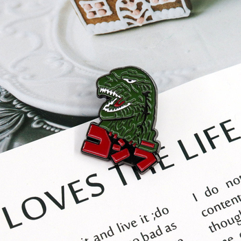 Broš – Personalizirana životinjska karikatura dinosaura Godzilla; materijal: legura; završna obrada: bojena; funkcija: ukrašavanje; unisex; izdanje: zima 2024